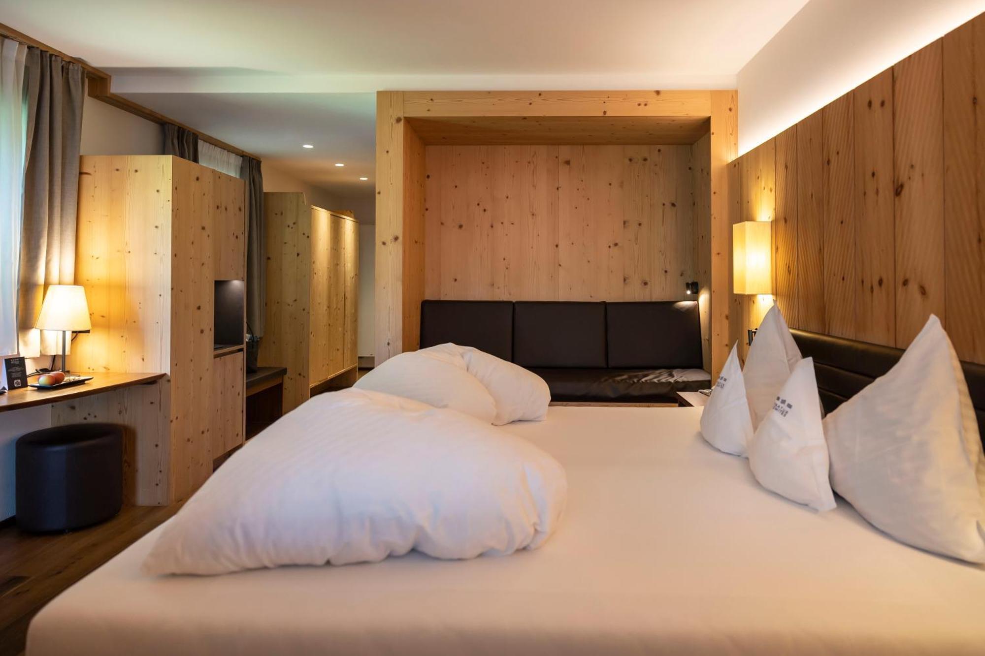 Artnatur Dolomites Hotel & Spa سويسي الغرفة الصورة