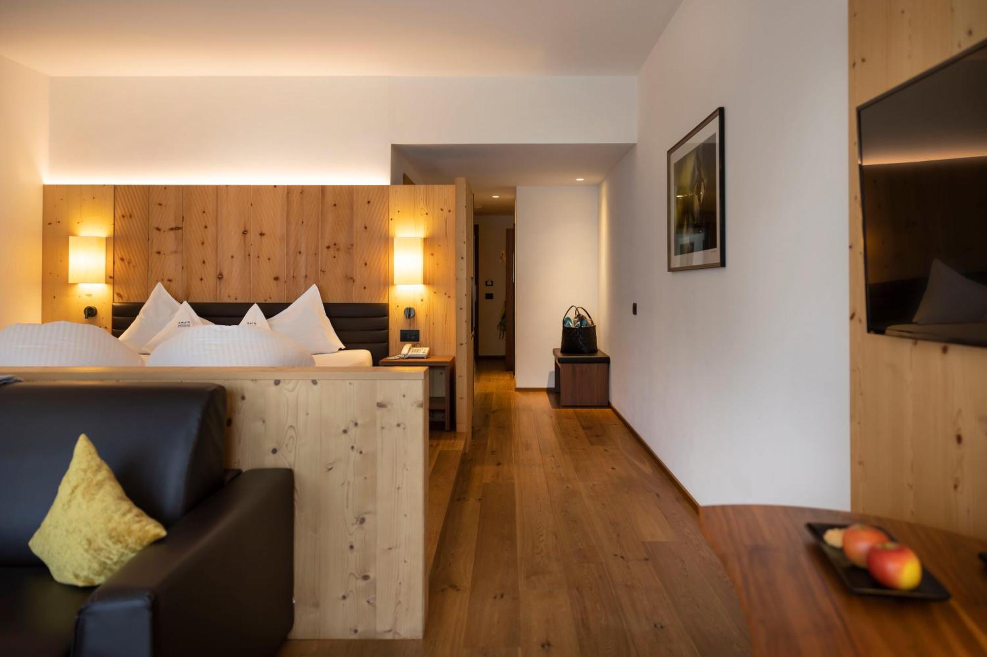 Artnatur Dolomites Hotel & Spa سويسي الغرفة الصورة