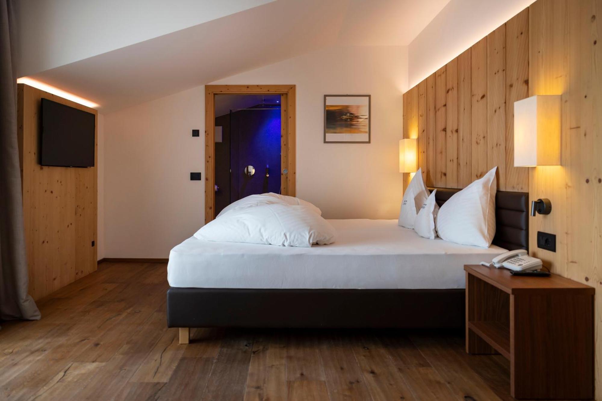 Artnatur Dolomites Hotel & Spa سويسي الغرفة الصورة