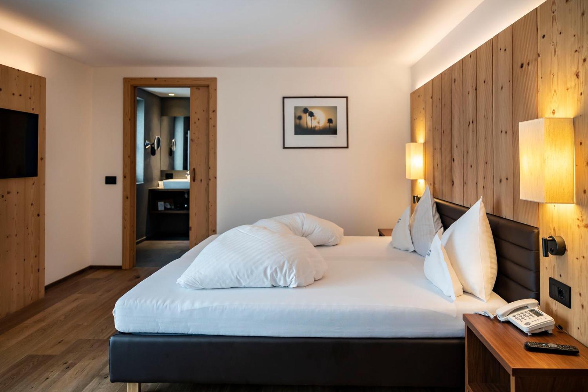 Artnatur Dolomites Hotel & Spa سويسي الغرفة الصورة